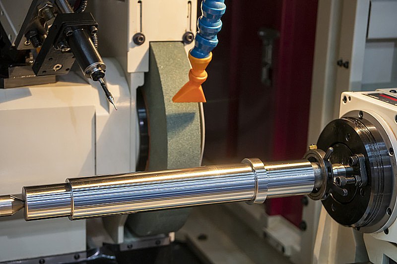 Cylindrical grinding of a shaft on an OD grinder